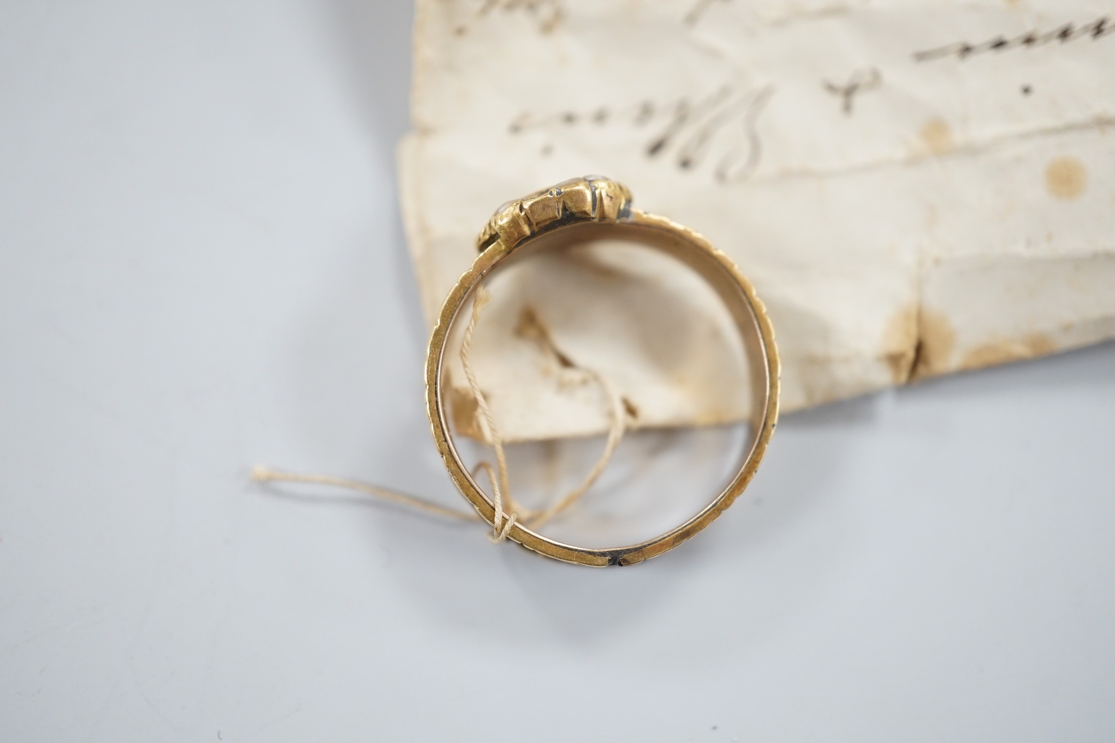A 19th century yellow metal, split pearl and plaited hair set mourning ring, size O, gross weight 2.9 grams.